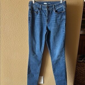 Old Navy Women's Skinny Jeans in Medium Blue Wash